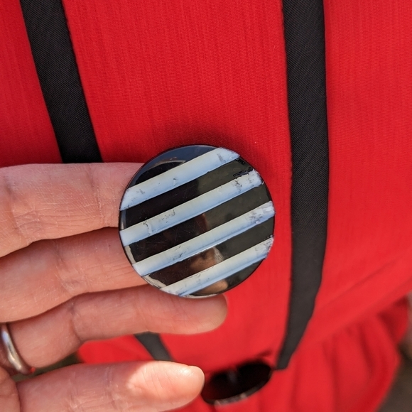 Vintage | Brownstone Studio | Short-Sleeved Red Dress with Pockets - Picture 5 of 7